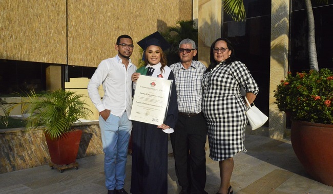 Claudia Godoy Linero, acompañada de William Agudelo, Humberto Godoy y Nelly Linero.