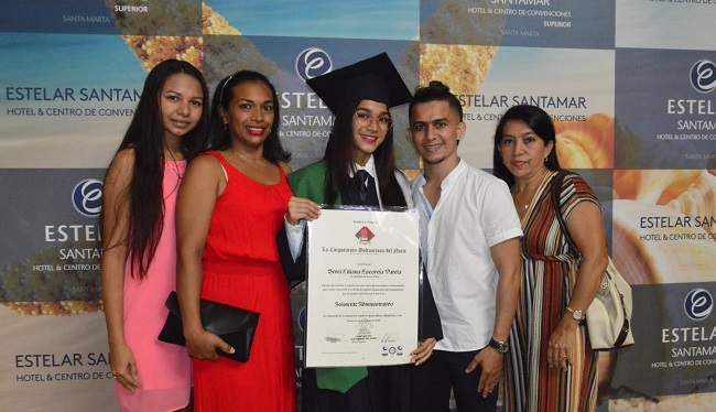 Betsi Liliana Escorcia Varela junto a Carmen Varela, Alejandra Viloria, David Salcedo y Luz Mancilla.