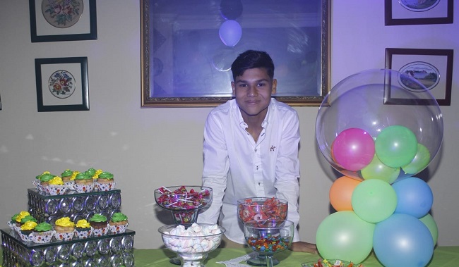 El cumpleañero Andrés Donado Lara en la celebración de sus quince años.