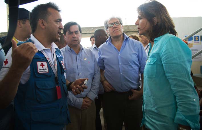 El secretario general de la OEA Luis Almagro, en compañía de la Canciller y el Ministro del Interior, visita a los colombianos afectados por el cierre de la frontera colombo-venezolana.