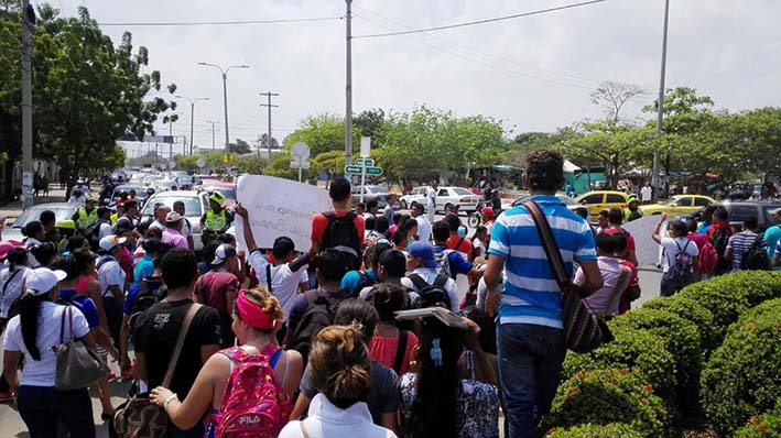 Parálisis educativa en la Universidad de La Guajira, porque el departamento les adeuda 4 meses.