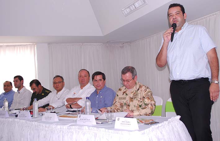 Aspecto del Comité de Seguimiento Electoral Costa Caribe, realizado en Riohacha. Instantes,, cuando el gobernador de La Guajira, José María Ballesteros Valdivieso, se dirigía a los presentes.