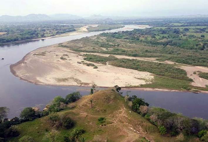 Los bajos niveles del río Magdalena debido al fenómeno  El Niño siguen dificultando la navegabilidad de embarcaciones comerciales.
