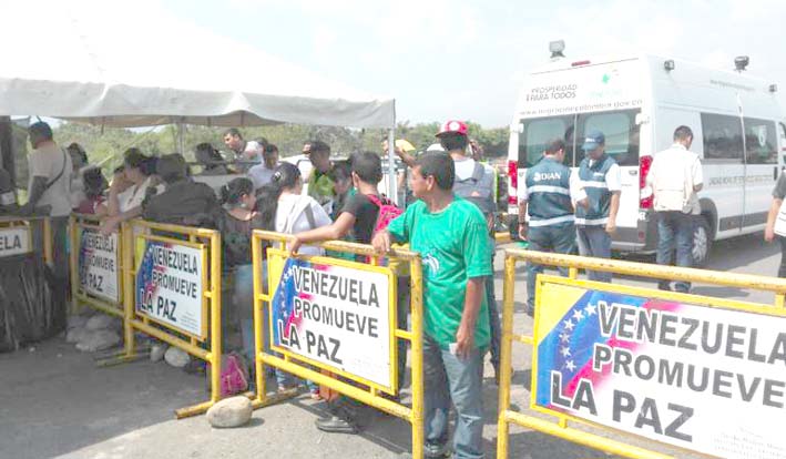 Largas filas de personas se evidenciaron en el puente internacional Simón Bolívar.