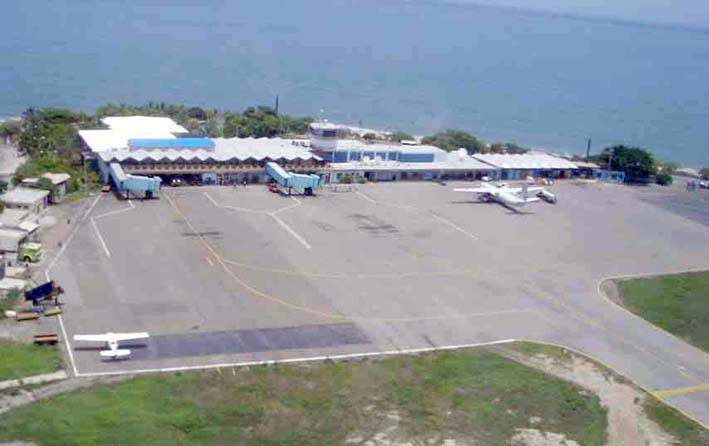 Respecto a la operación del aeropuerto, se adoptaron medidas que garanticen los niveles óptimos de seguridad para las aeronaves que se encuentren en plataforma y se optimicen los tiempos de atención de los vuelos.