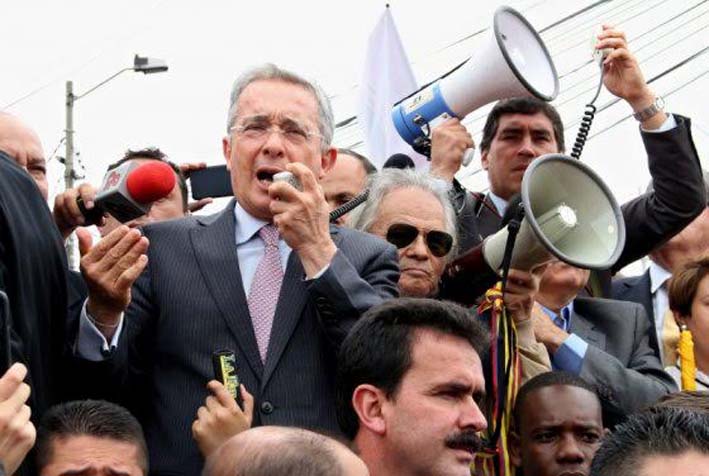 Centro Democrático inicia su campaña de Resistencia Civil.