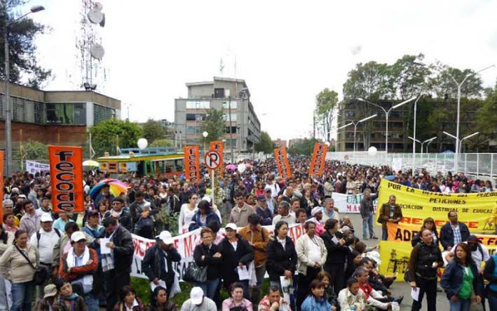 Por cuenta de las marchas que adelanta el gremio de maestros en Bogotá. 