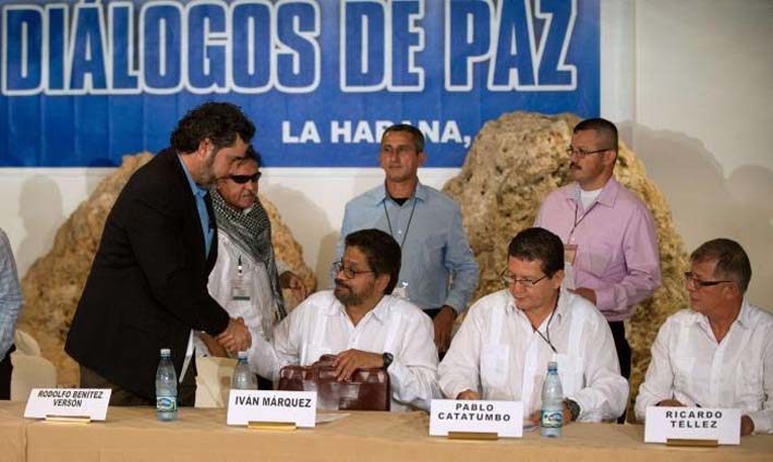 Líderes indígenas y afrocolombianos llegan a La Habana.