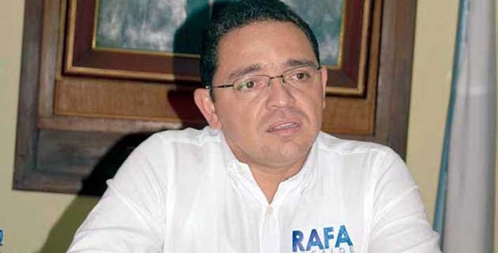 Advertencia del Alcalde por retraso en obras.
