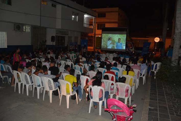 33 estudiantes de Ciénaga vuelven a las calles para proyectar cuatro cortometrajes que relatan en alta definición diversas historias del municipio.