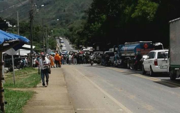 Acuerdo entre Gobierno y Minga permite apertura parcial de la vía Panamericana.