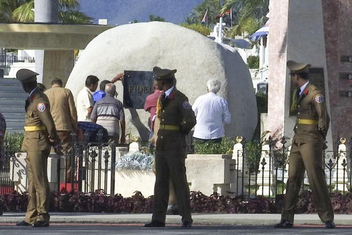 Con ceremonia privada entierran cenizas de Fidel Castro