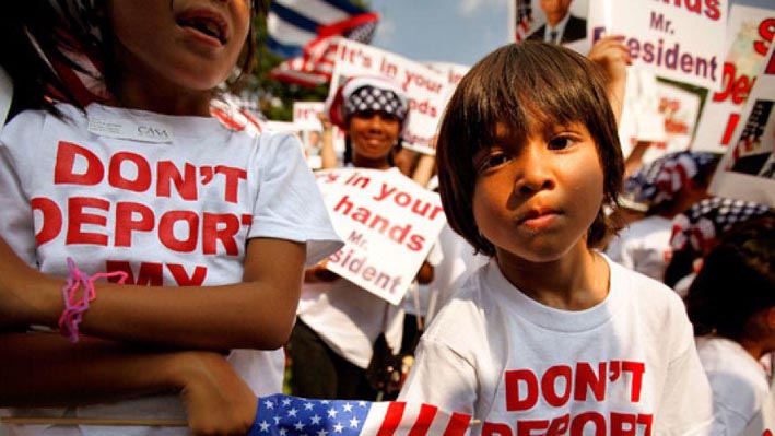 Pese al aumento de las críticas dentro de EE.UU., Trump volvió ayer a defender la política de “tolerancia cero” de su Ejecutivo con la inmigración ilegal, de la que la separación de las familias es una consecuencia directa.