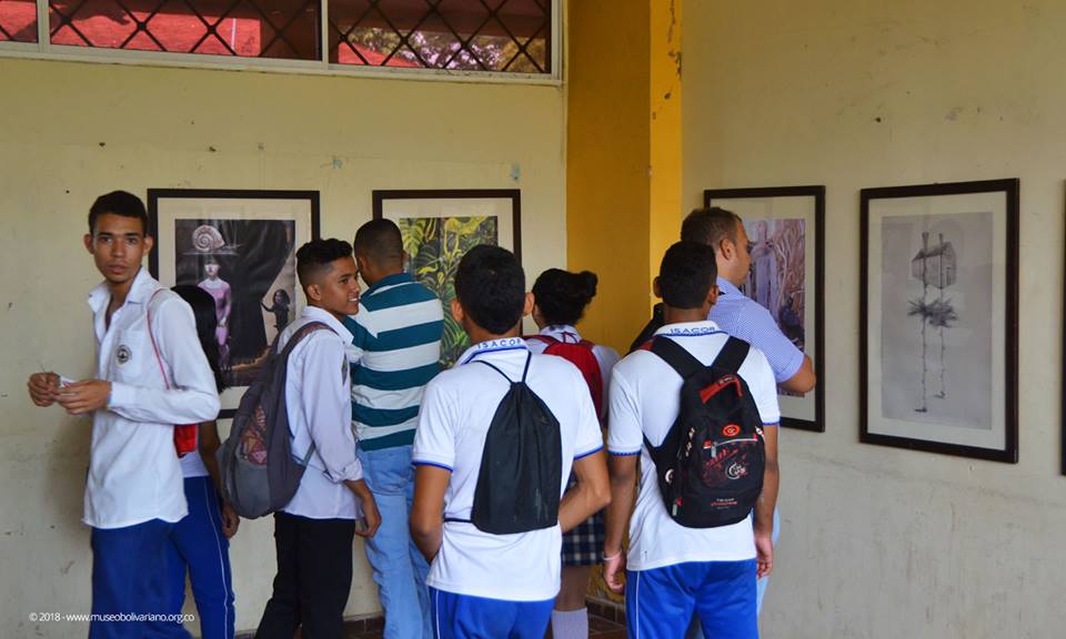 Algunas de las obras más representativas en réplica de la colección permanente del Museo Bolivariano de Arte Contemporáneo se exhiben en la IE San Juan del Córdoba del municipio de Ciénaga, traspasando las fronteras del Museo para compartir las iniciativas artísticas de la institución. 