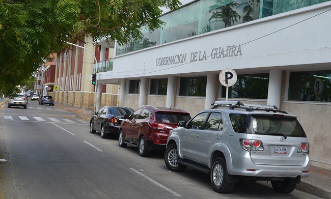 Los automotores de extranjeras no deberían ser contratos con recursos del Estado, porque ni siquiera tienen acceso a seguro contra terceros.