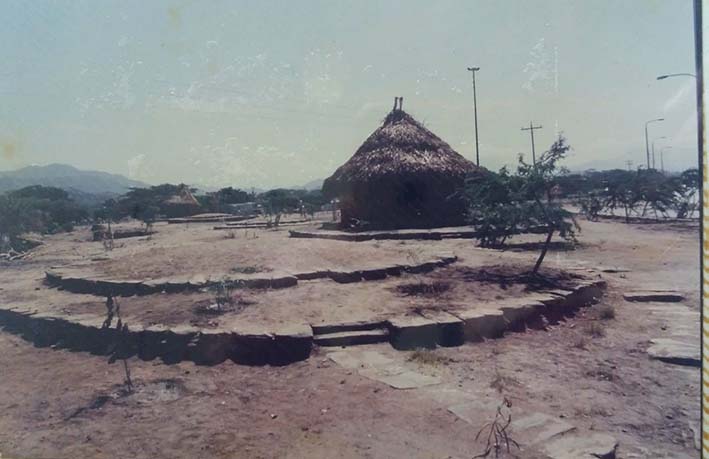 Inicio de la construcción del Parque Réplica de Ciudad Pérdida, ubicado donde actualmente se encuentra el intercambiador Sierra Nevada, en el sector La Lucha.