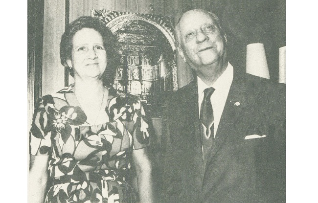 José Benito Vives De Andréis junto a su esposa, Silvia Rosa Campo de Vives.