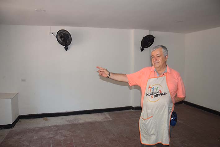 José Moreno colabora en el comedor desde sus inicios.
