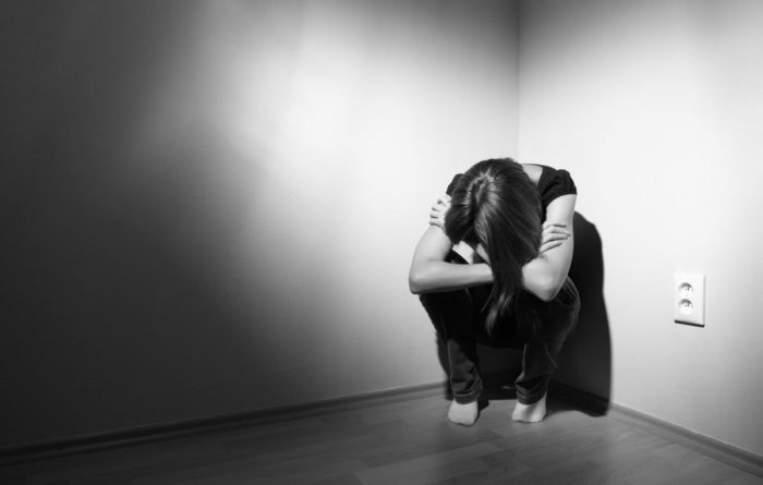 Según psicólogos, las personas que intentan suicidarse con frecuencia están tratando de alejarse de una situación de la vida que parece imposible de manejar. 