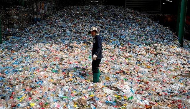 Según la ONU, entre 1950 y 1970 aún se producía una cantidad de plástico que podía ser, relativamente, bien manejada.