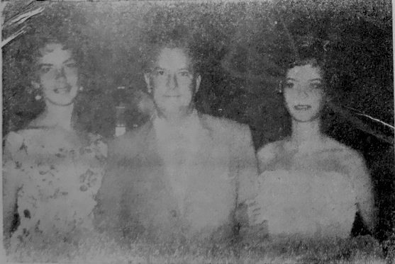 El coronel Alfonso Abondano, junto a su hija, Carmen Abondano, miembro del equipo de esquí, y su sobrina, Francina Méndez, primera reina del Mar. 