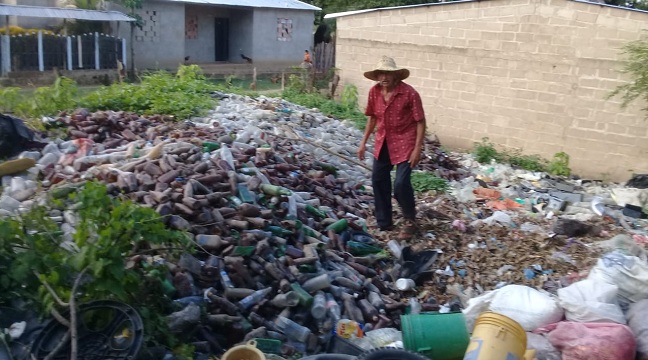 Algunas de las botellas recuperadas por el ‘basurólogo’. 