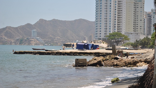Las principales causas mencionadas por miembros del programa de Geociencias Marinas y Costeras de Invemar, quienes dieron una postura puntual frente a este fenómeno, es la existencia de un espolón construido hace año y medio