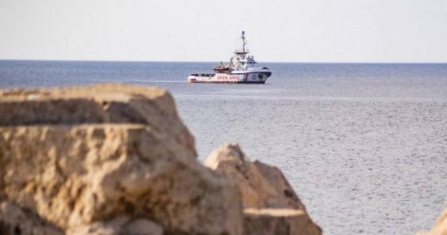 El buque de la Armada está preparado para zarpar hacia Lampedusa en una travesía que le llevará unos tres días, según la fuente.