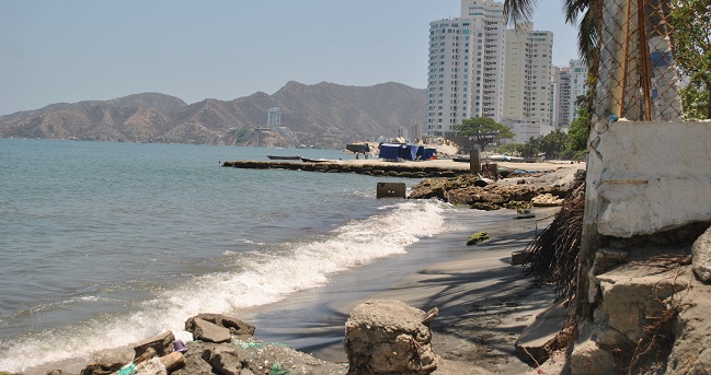 Por otra parte, hay sectores de la Playa en Salguero, que quedarón tan solo con ocho metros de costa.