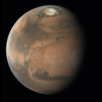 Una vista exagerada verticalmente del casquete polar norte de Marte, centrada en el cañón ‘Chasma Boreale’, de 500 km de largo, 100 km de ancho y 2 km de profundidad. 