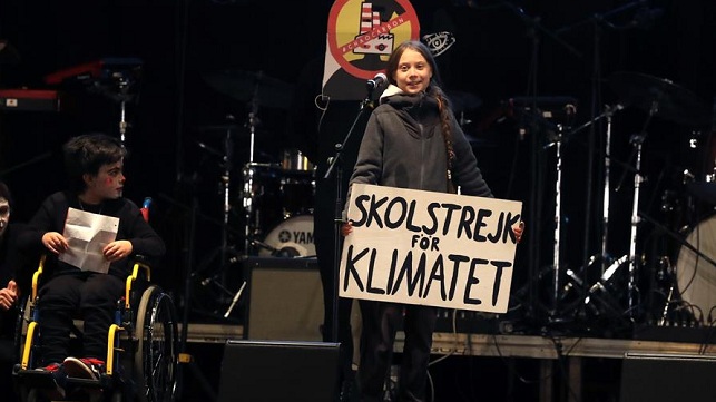 La joven activista sueca Greta Thunberg, durante su intervención en el cierre de la Marcha por el Clima de Madrid, en Nuevos Ministerios, en la que ha subrayado que los políticos "tienen que hacer su trabajo