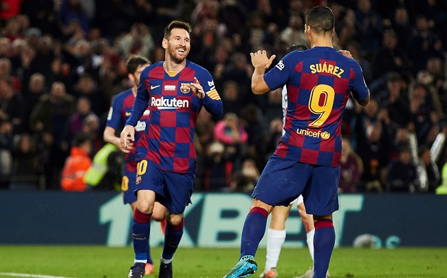 Messi y Luis Suárez celebran por un nuevo triunfo que los deja en lo más alto de la tabla de posiciones.