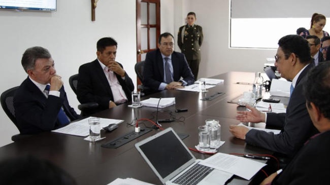 Los magistrados investigadores Doris Méndez, Renato Contreras y Luis Guillermo Pérez, fueron los encargados de adelantar la versión libre al expresidente Juan Manuel Santos.