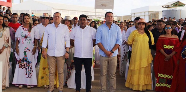 Distintas personalidades asistieron a la posesión simbólica del gobernador de La Guajira Nemesio Roys y del alcalde de Uribia Bonifacio Henríquez.