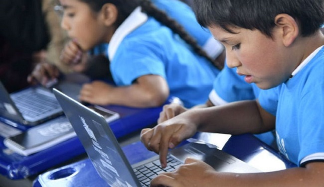 El Ministerio de las TIC beneficiará a alrededor de 300 mil niños y maestros de las diferentes regiones de Colombia