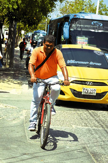 Los samarios utilizan las bicicletas como medio de transporte.