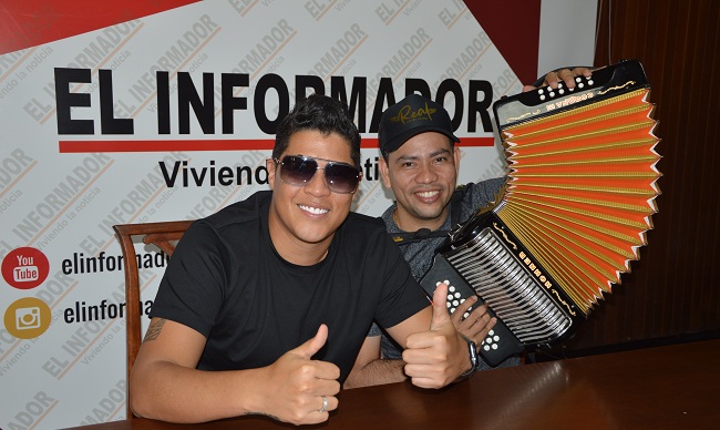 Rafa Pérez y su acordeonero Jk Padilla.