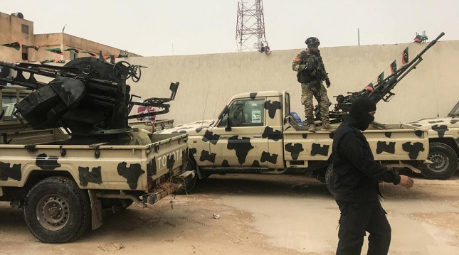 Las tropas del mariscal Jalifa Hafter asedian desde el 4 de abril del pasado año la capital, escenario casi a diario de combates y bombardeos.