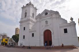 Por lo general, en todas las parroquias del país se celebra la eucaristía en este día y se bendicen  las cruces que lleven los feligreses. 