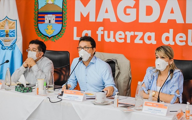 El ministro de Salud Nacional, Fernando Ruiz, estuvo reunido en Santa Marta, con la alcaldesa, Virna Johnson y el gobernador, Carlos Caicedo, para estudiar el panorama de la ciudad.
