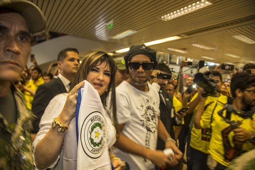 Dalia López y Ronaldinho.
