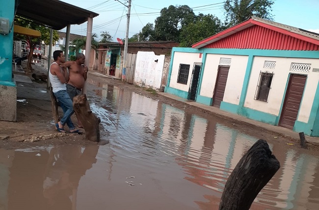 Intransitables han quedado las calles del municipio de Sitionuevo, Magdalena, tras los intensos aguaceros que han caído en los últimos días.