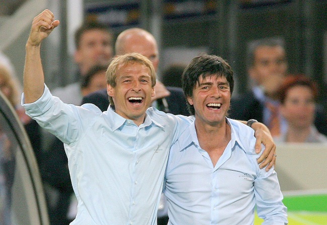 Foto del 8 de julio de 2006, de Juergen Klinsmann (izquierda) y Joachim Loew.. EPA/Arne Dedert