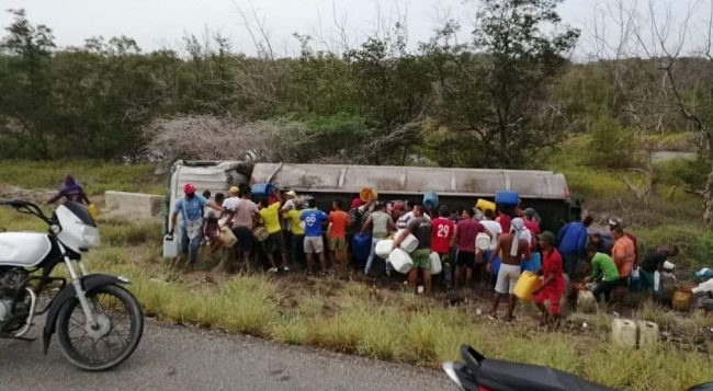 La tragedia que hoy enluta a todo el país se registró la mañana del lunes 6 de julio en el kilometro 42 de la carretera Troncal del Caribe, vía entre Ciénaga y Barranquilla, jurisdicción del corregimiento de Tasajera en Puebloviejo, Magdalena.