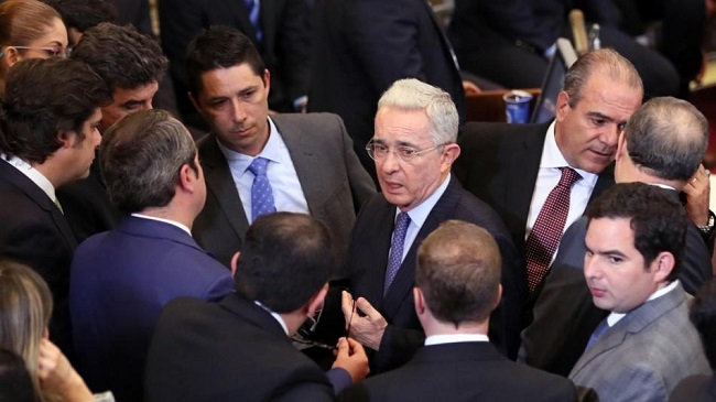 Álvaro Uribe, expresidente de Colombia, recibió apoyo por parte de un grupo de 37 exmandatarios. Foto archivo