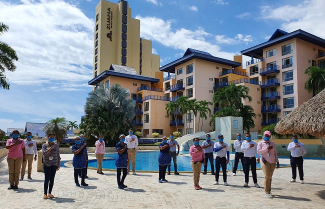 Los colaboradores fueron parte fundamental de la intervención, pues un grupo de más de 30 de ellos decidió voluntariamente alojarse en el hotel para preparar los alimentos con todos los criterios de asepsia y bioseguridad.