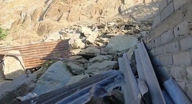 Es deslizamiento del cerro inició en las horas de la mañana y cobró la vida de una mujer de 73 años. 