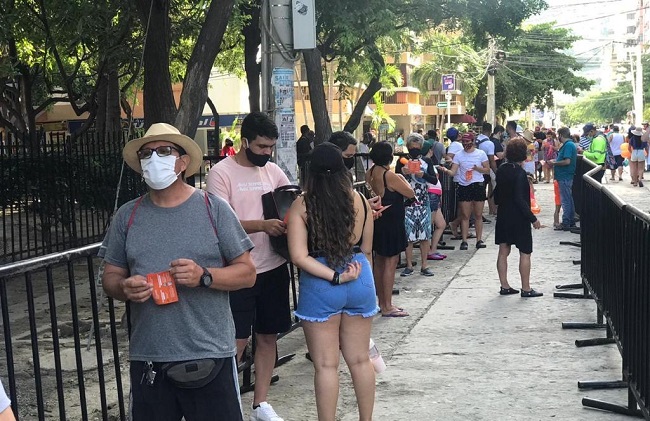 Durante el fin de semana fueron en total 12 guardianes de la Udep que estuvieron vigilando en toda la playa de El Rodadero y fortalecieron las dos entradas habilitadas las cuales son: La carrera primera con  calle 6 y la carrera primera con  calle 11 .