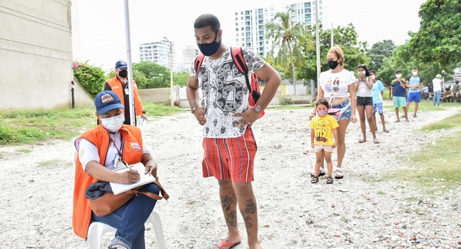 En la zona turística de Taganga y Playa Grande, hubo control en la verificación de medidas al ingreso de estos balnearios.