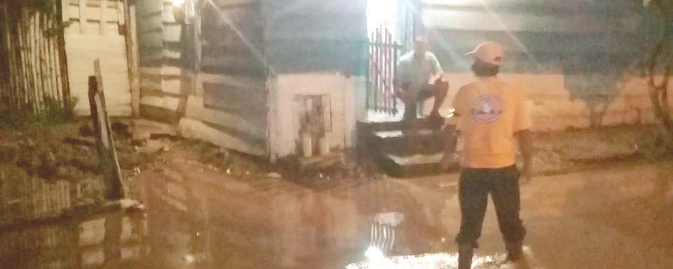 En Guacamayal, fueron identificadas siete familias afectadas y el Orihueca, 36.